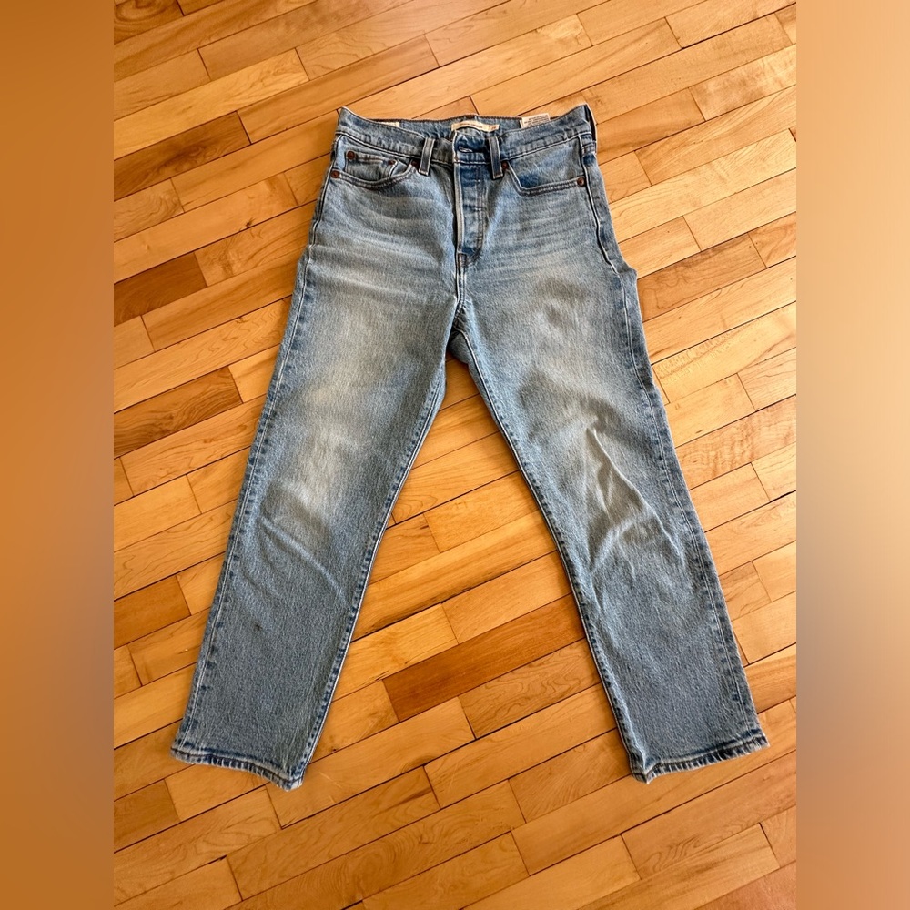 Levis Wedgie Straight Jean - Lighter Wash